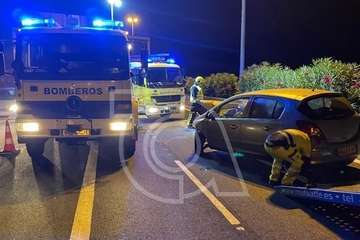 El motor de un vehículo sale despedido en un aparatoso accidente en la GC-1, a la altura de Telde/TA.